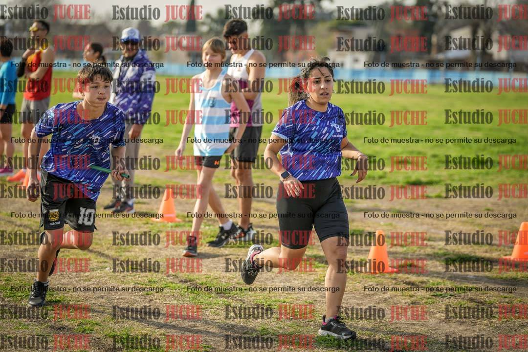 Fotos en el segundo relevo (2000 m de carrera)