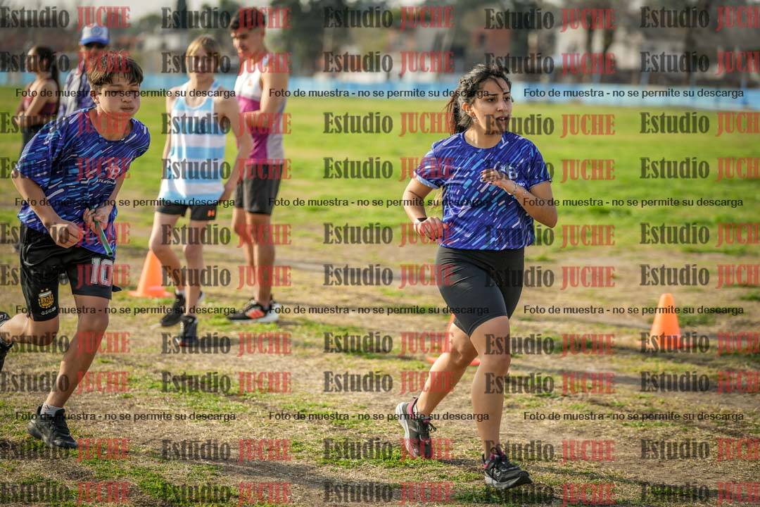 Fotos en el segundo relevo (2000 m de carrera)