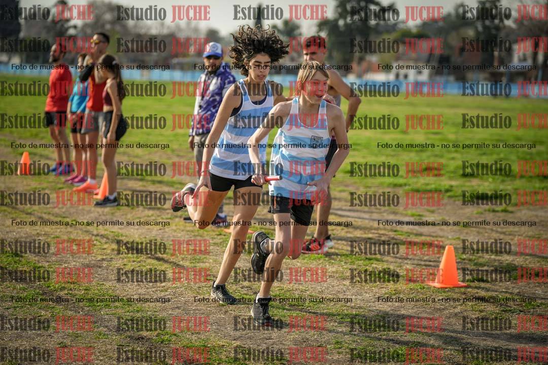 Fotos en el segundo relevo (2000 m de carrera)