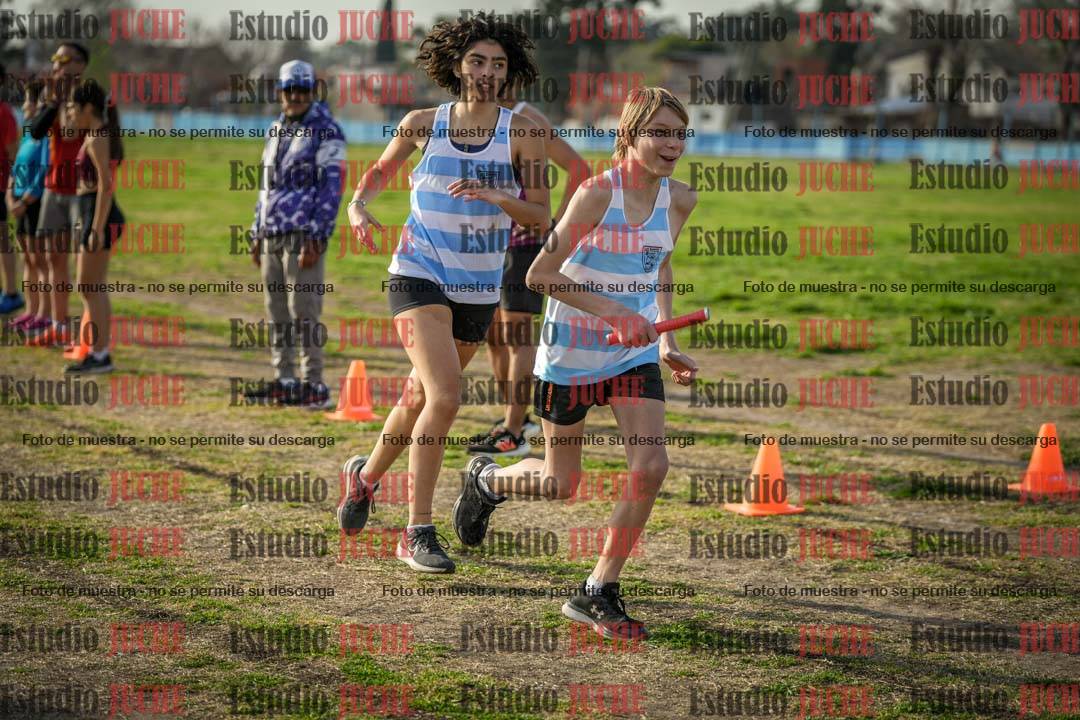 Fotos en el segundo relevo (2000 m de carrera)