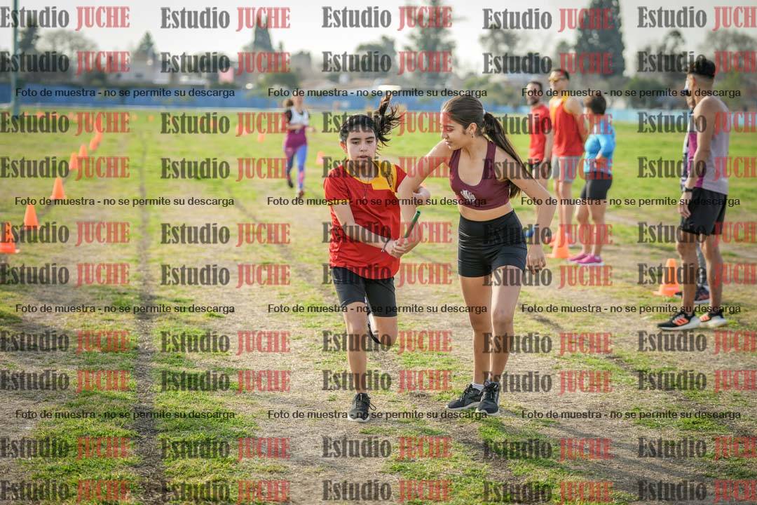 Fotos en el segundo relevo (2000 m de carrera)