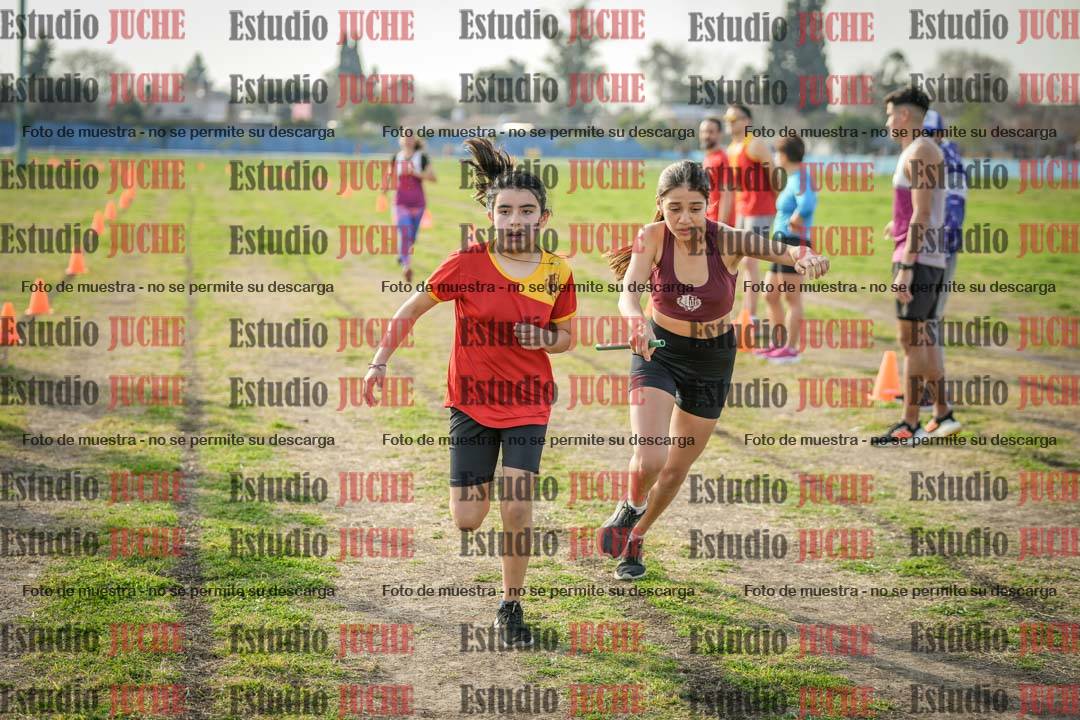 Fotos en el segundo relevo (2000 m de carrera)