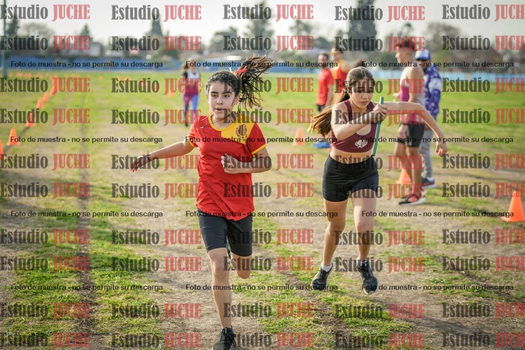 Fotos en el segundo relevo (2000 m de carrera)