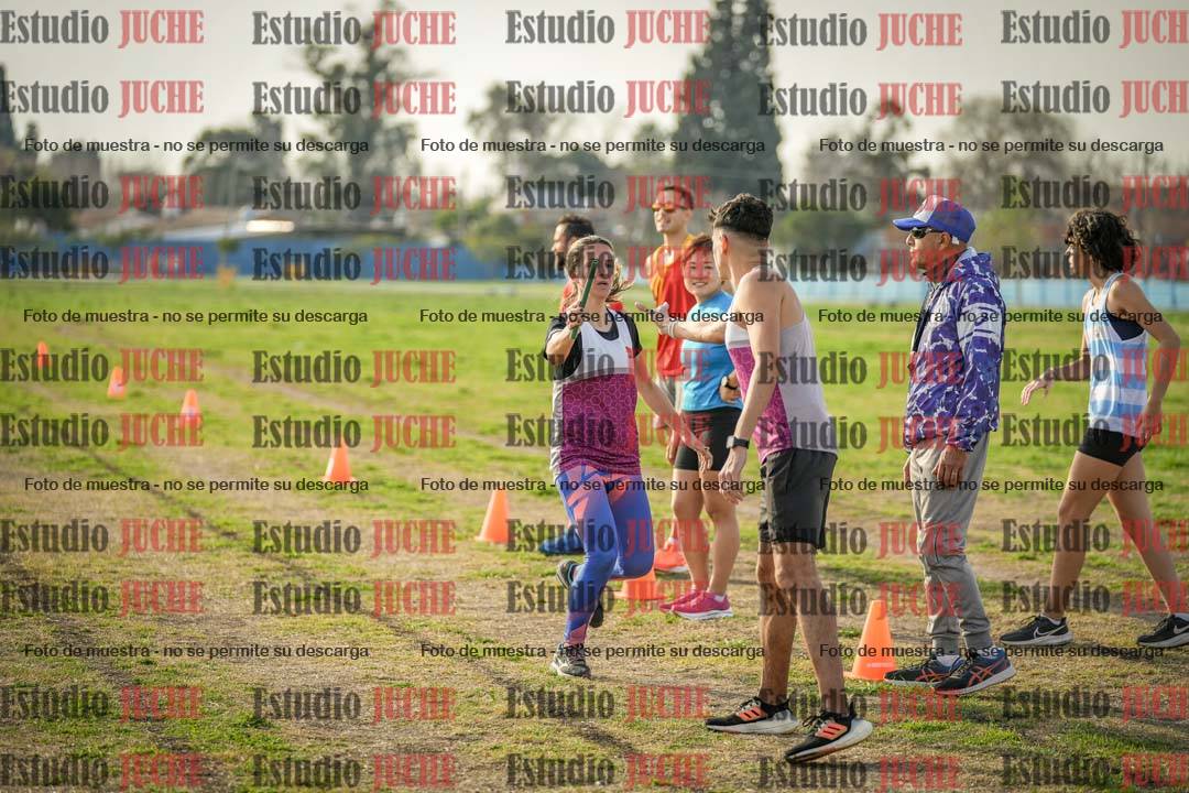Fotos en el segundo relevo (2000 m de carrera)