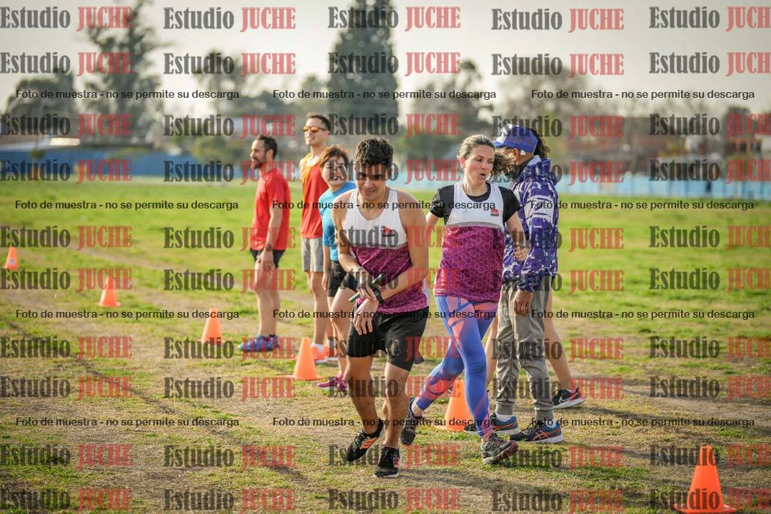 Fotos en el segundo relevo (2000 m de carrera)