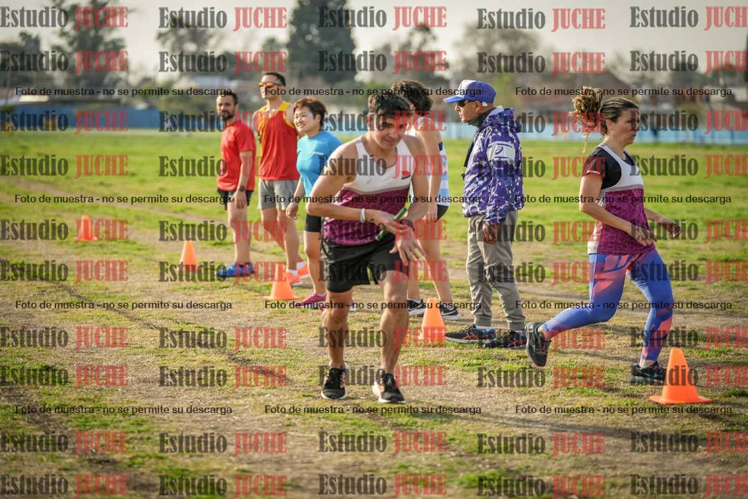 Fotos en el segundo relevo (2000 m de carrera)