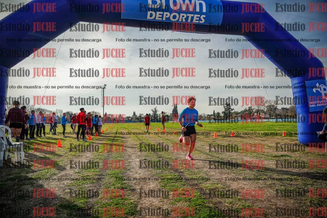 Fotos en el segundo relevo (2000 m de carrera)