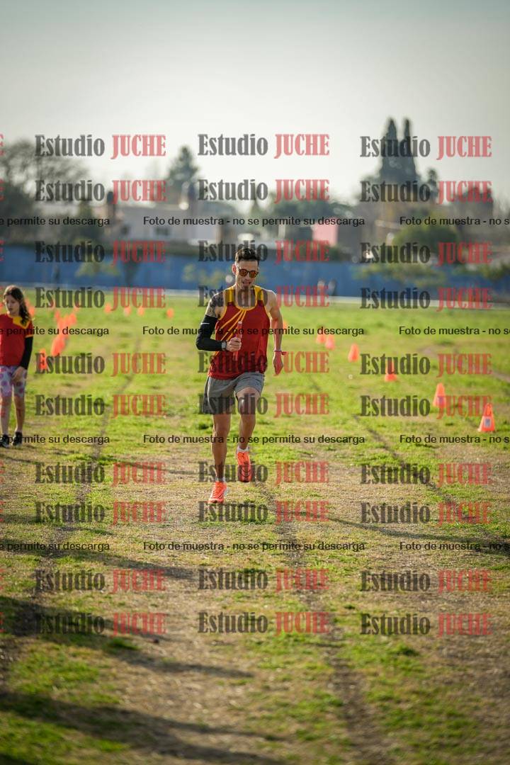 Fotos en el segundo relevo (2000 m de carrera)