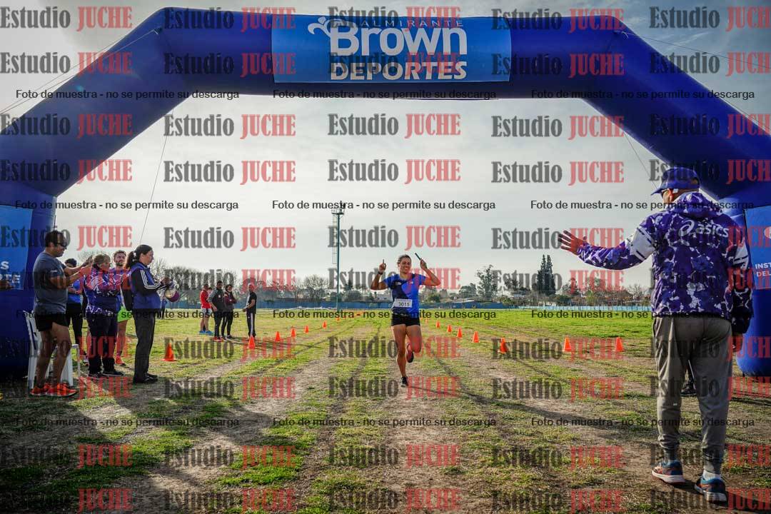 Fotos de la llegada de las postas 4 x 1000 m mixtas