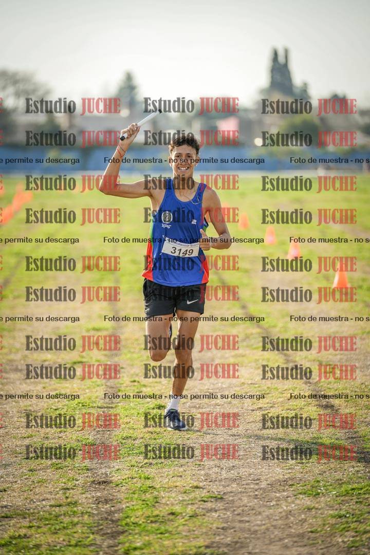 Fotos de la llegada de las postas 4 x 1000 m mixtas