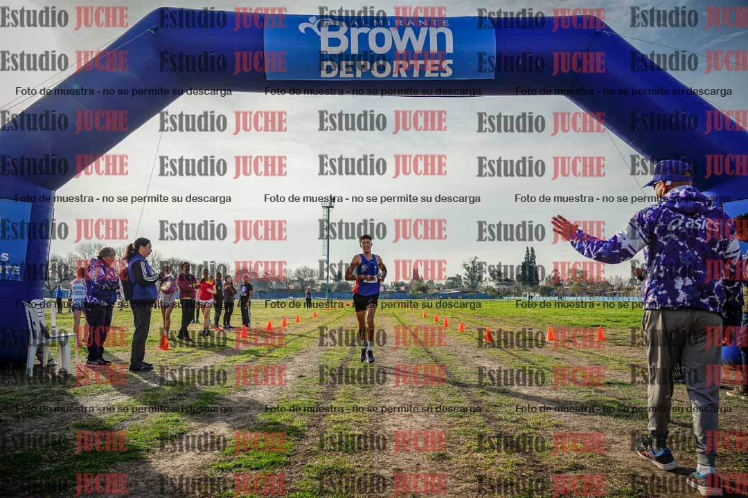 Fotos de la llegada de las postas 4 x 1000 m mixtas