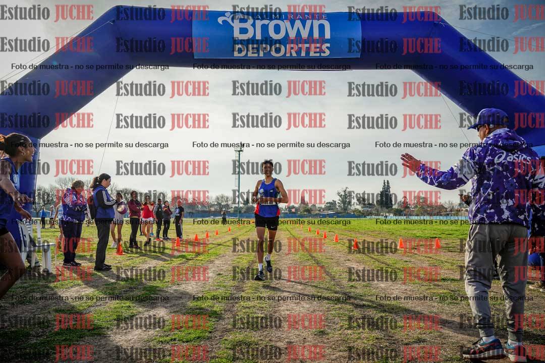 Fotos de la llegada de las postas 4 x 1000 m mixtas