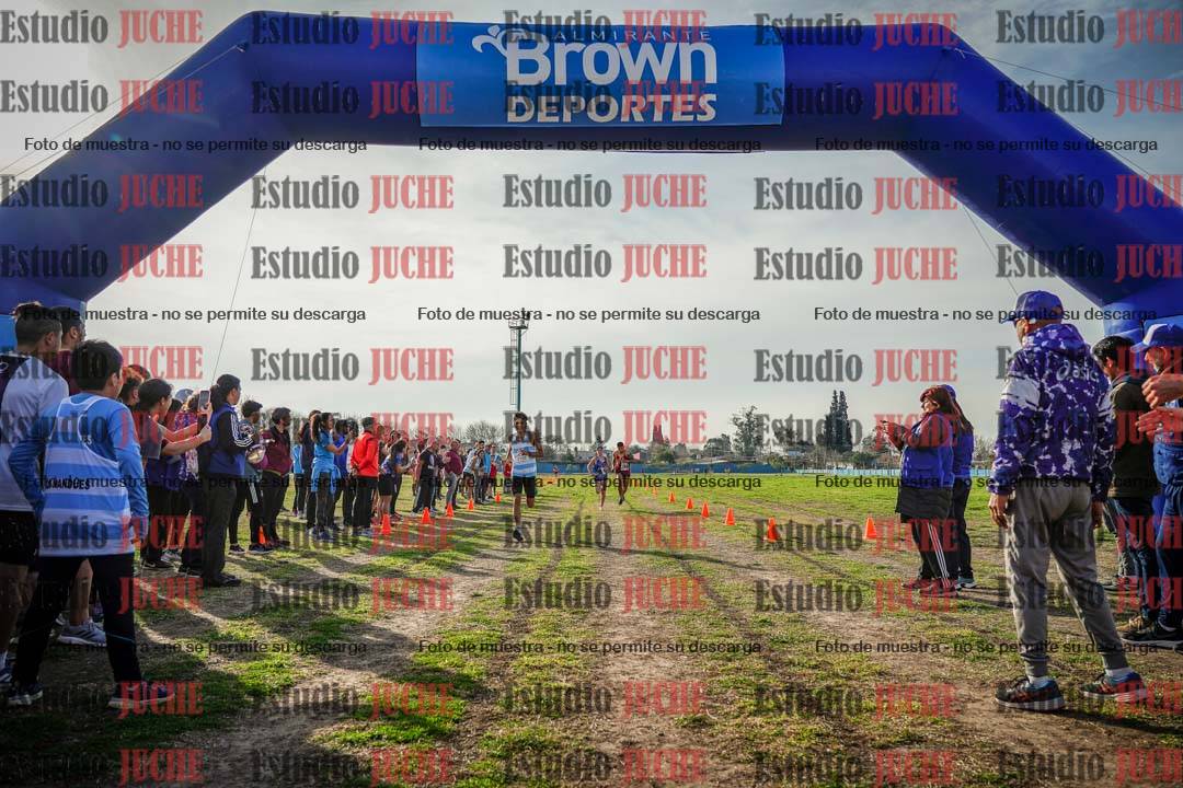 Fotos de la llegada de las postas 4 x 1000 m mixtas