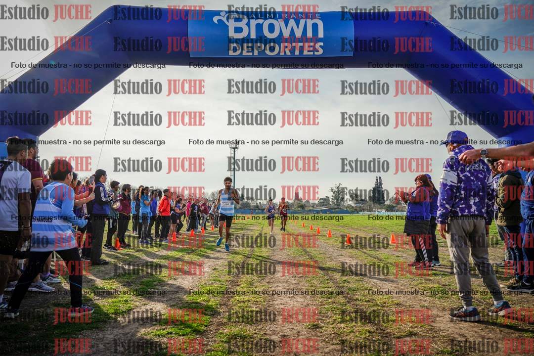 Fotos de la llegada de las postas 4 x 1000 m mixtas