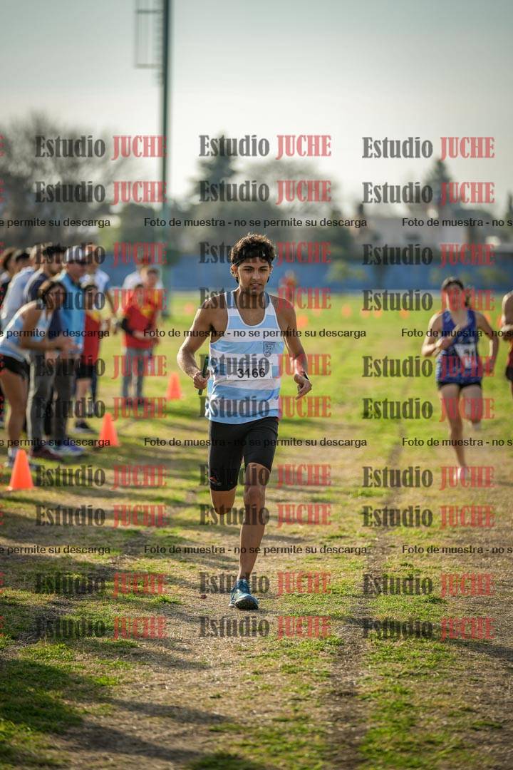Fotos de la llegada de las postas 4 x 1000 m mixtas