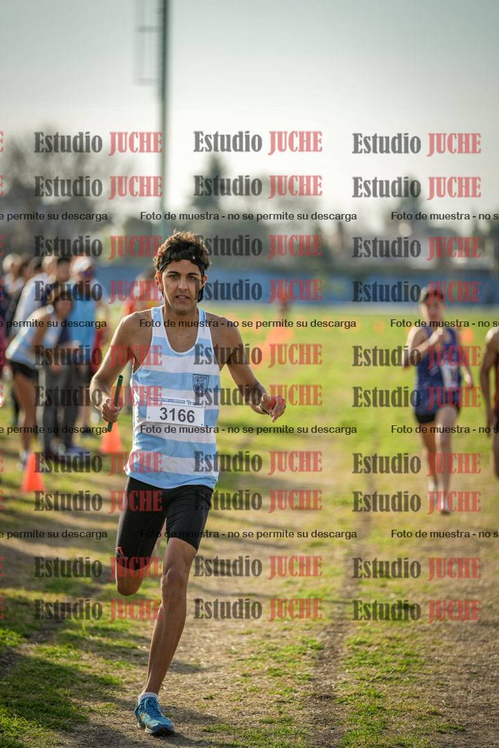 Fotos de la llegada de las postas 4 x 1000 m mixtas
