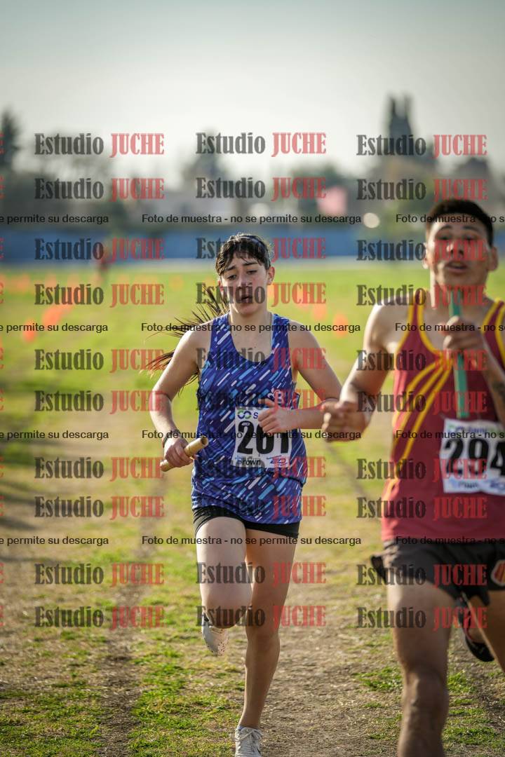 Fotos de la llegada de las postas 4 x 1000 m mixtas
