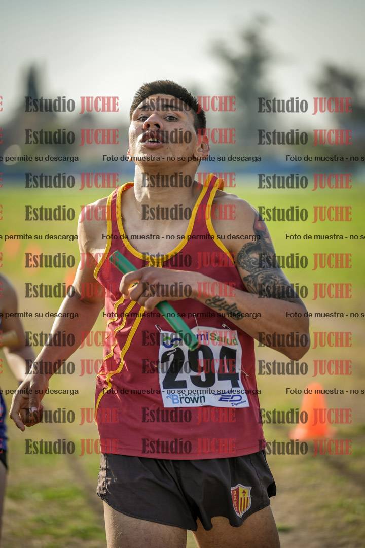 Fotos de la llegada de las postas 4 x 1000 m mixtas