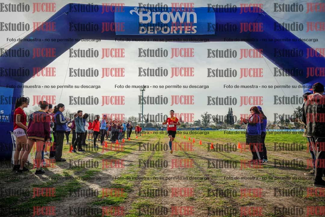 Fotos de la llegada de las postas 4 x 1000 m mixtas