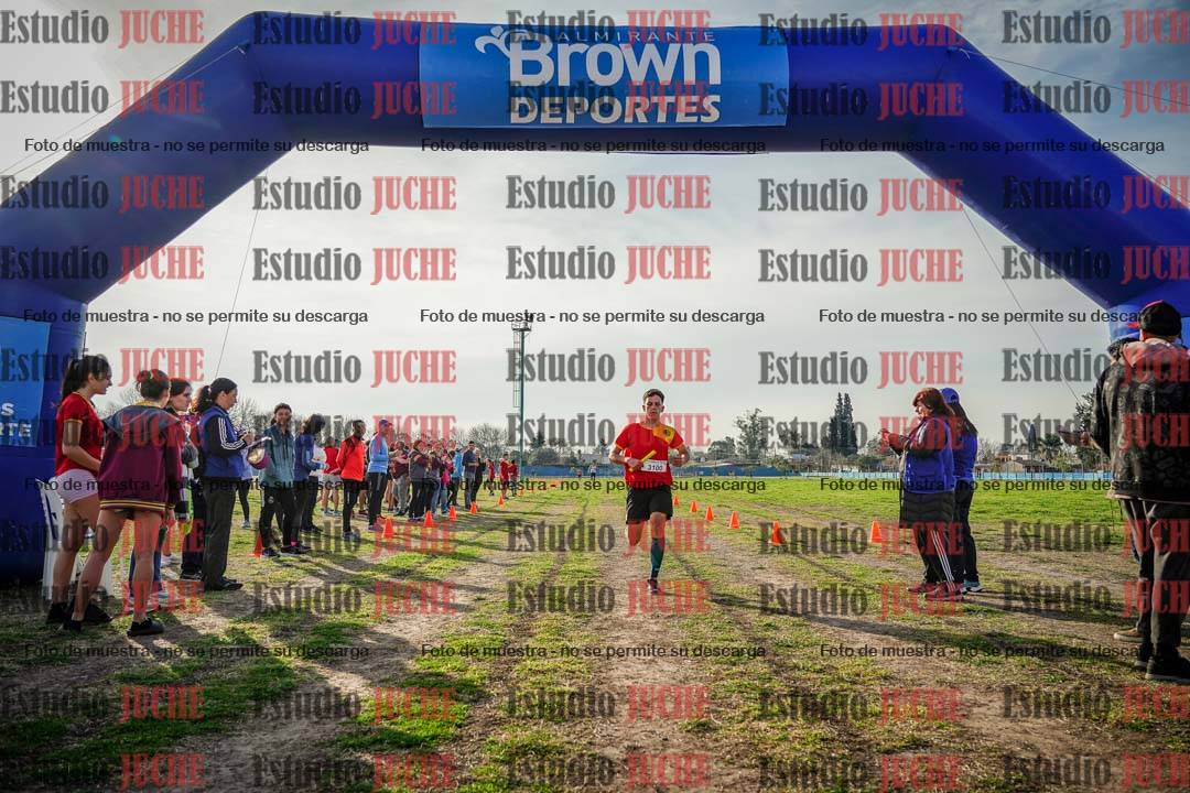 Fotos de la llegada de las postas 4 x 1000 m mixtas