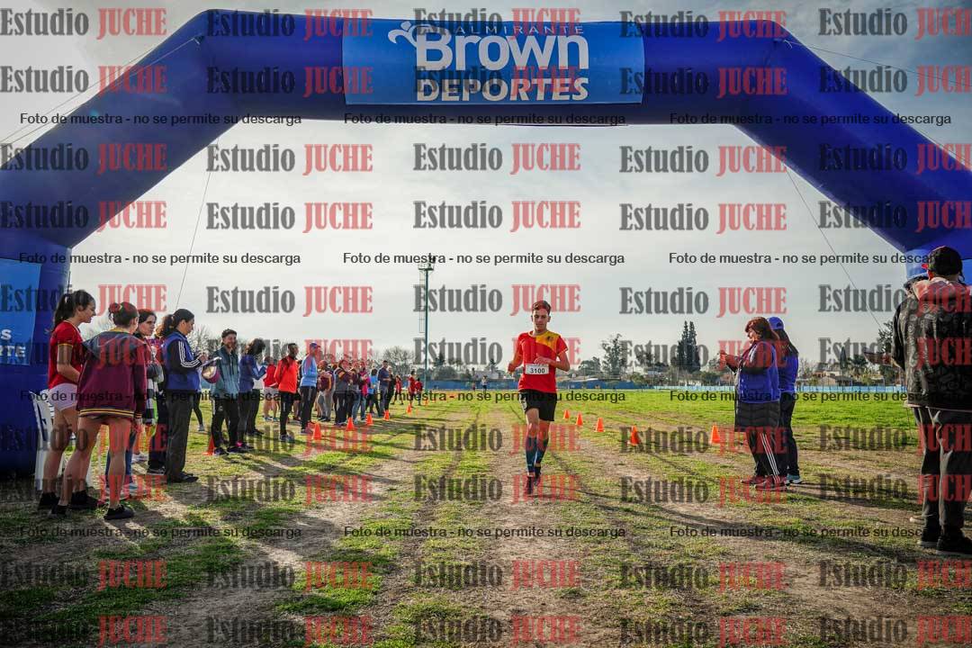 Fotos de la llegada de las postas 4 x 1000 m mixtas