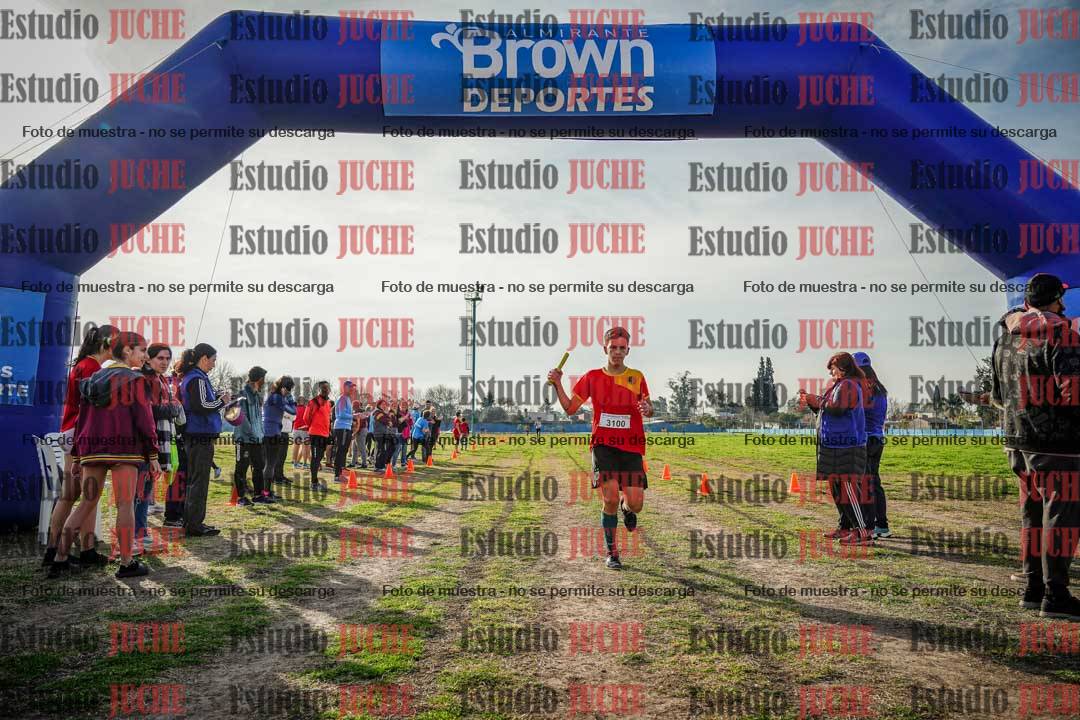 Fotos de la llegada de las postas 4 x 1000 m mixtas