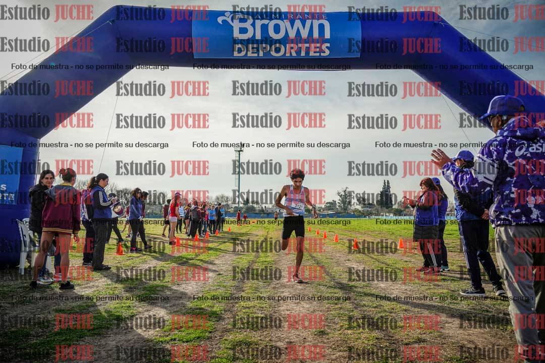 Fotos de la llegada de las postas 4 x 1000 m mixtas