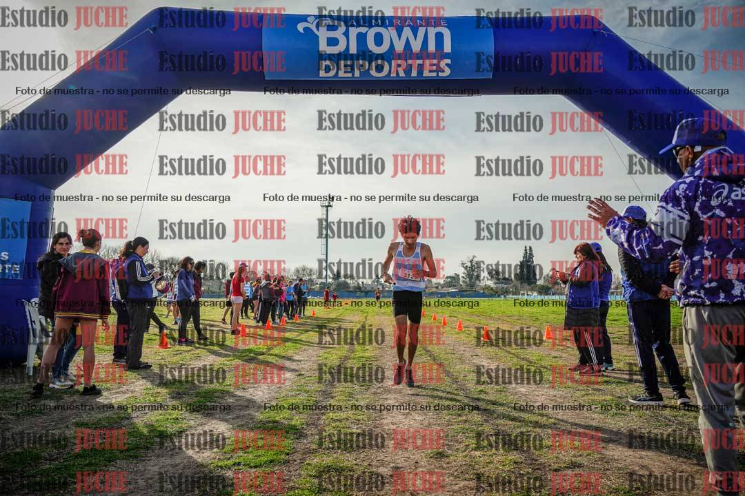 Fotos de la llegada de las postas 4 x 1000 m mixtas