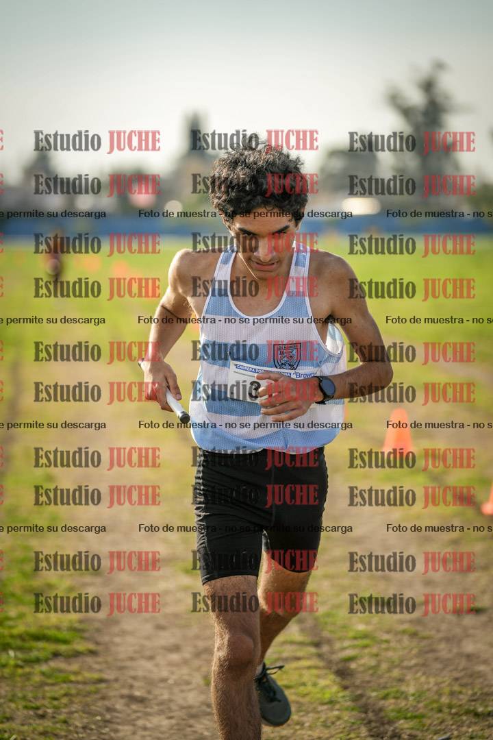 Fotos de la llegada de las postas 4 x 1000 m mixtas