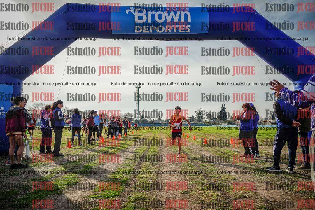 Fotos de la llegada de las postas 4 x 1000 m mixtas