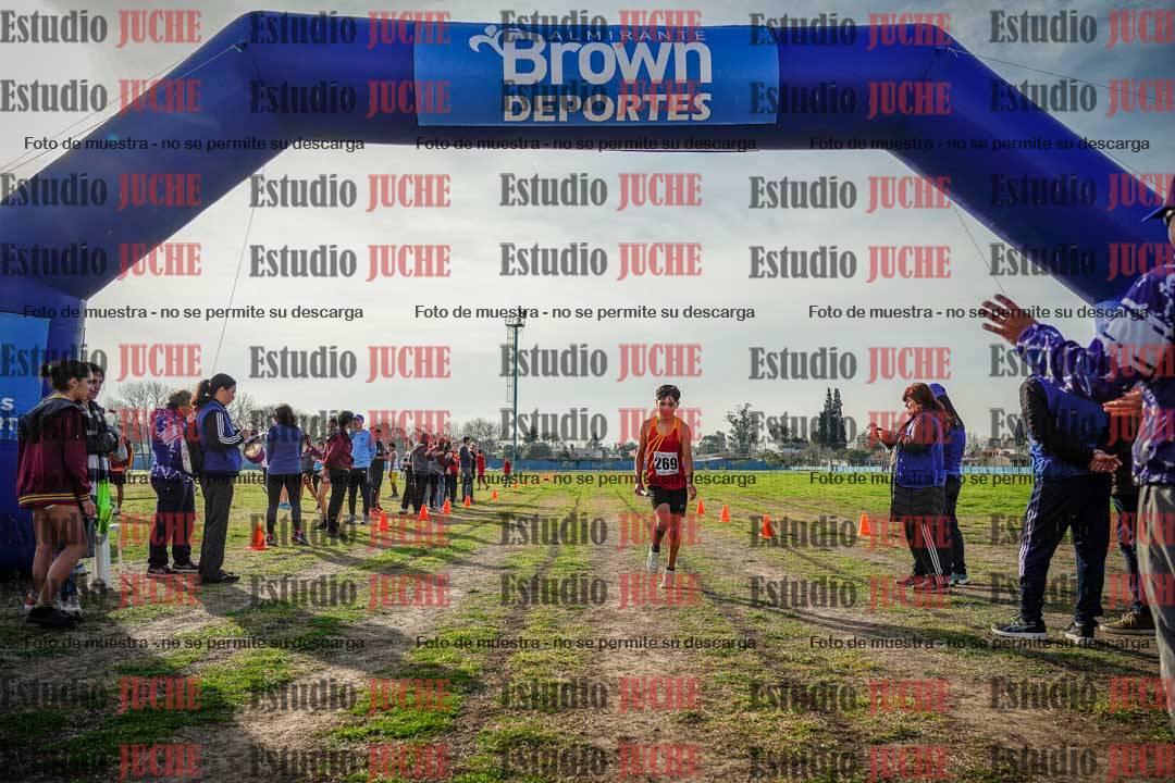 Fotos de la llegada de las postas 4 x 1000 m mixtas