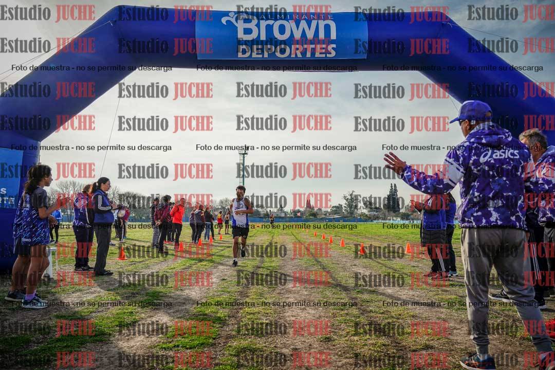 Fotos de la llegada de las postas 4 x 1000 m mixtas