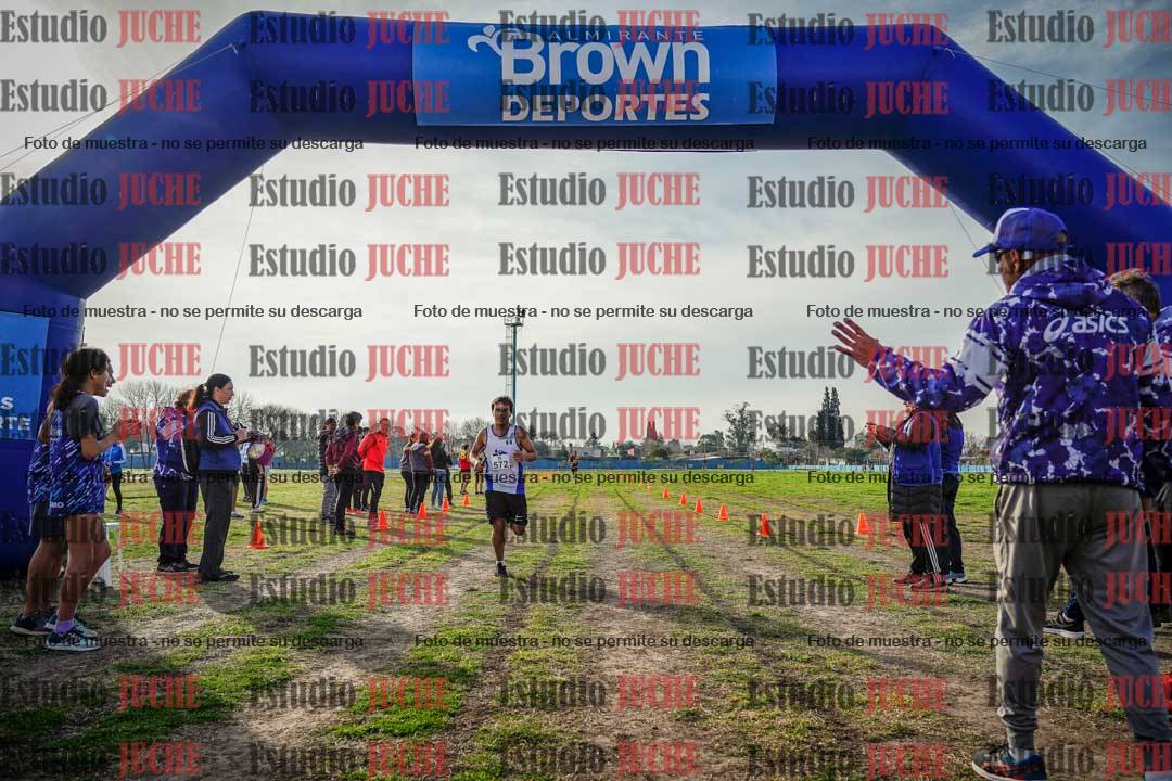 Fotos de la llegada de las postas 4 x 1000 m mixtas