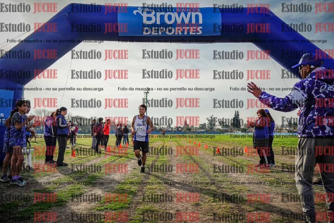 Fotos de la llegada de las postas 4 x 1000 m mixtas