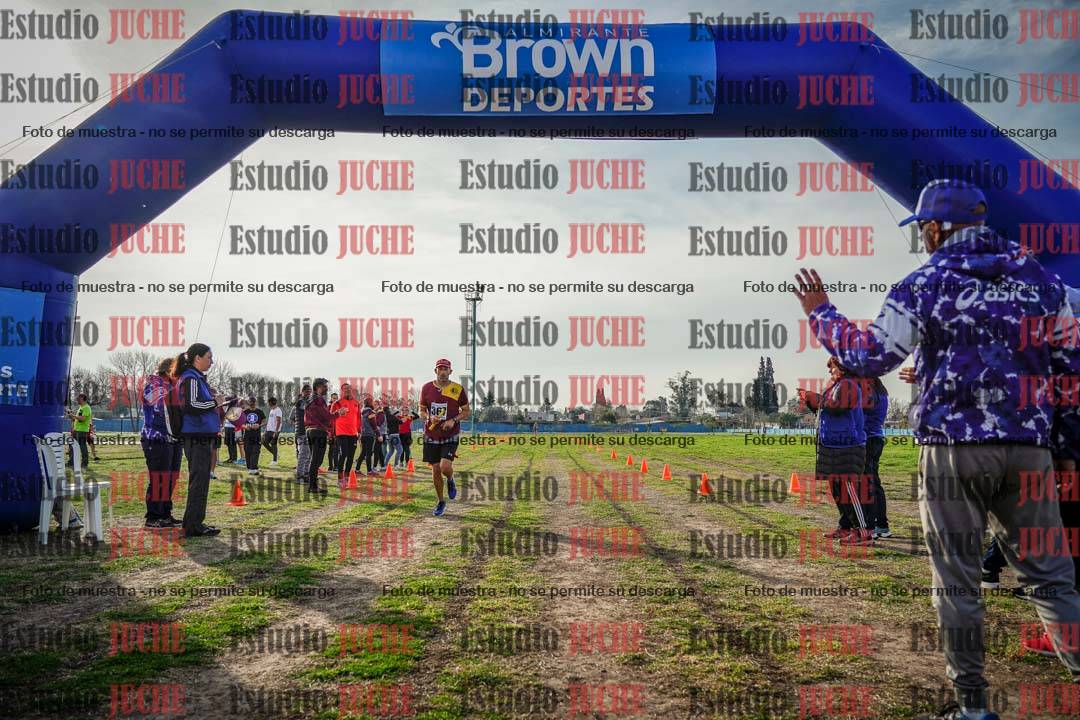 Fotos de la llegada de las postas 4 x 1000 m mixtas