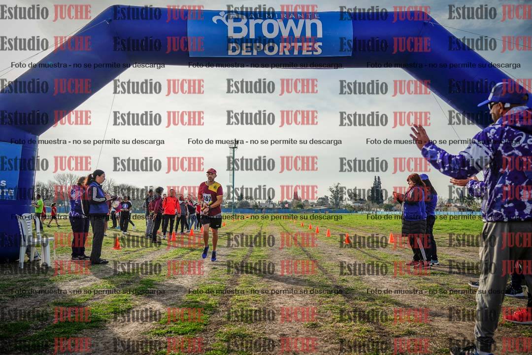 Fotos de la llegada de las postas 4 x 1000 m mixtas