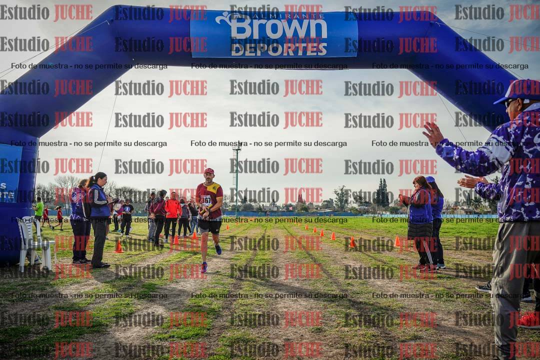 Fotos de la llegada de las postas 4 x 1000 m mixtas