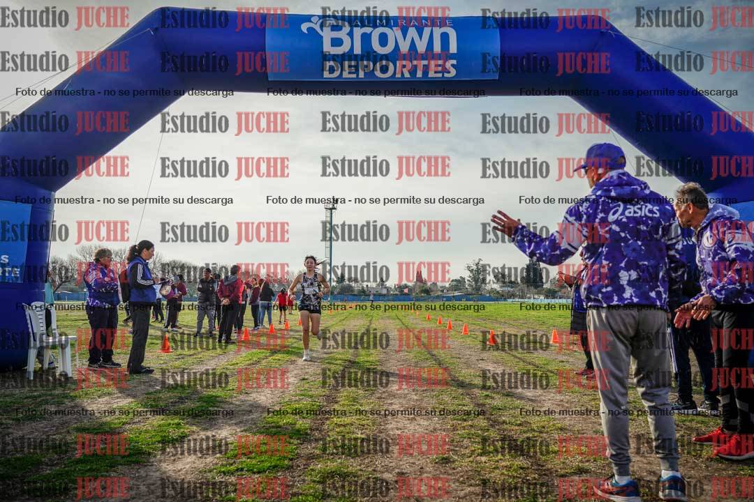 Fotos de la llegada de las postas 4 x 1000 m mixtas