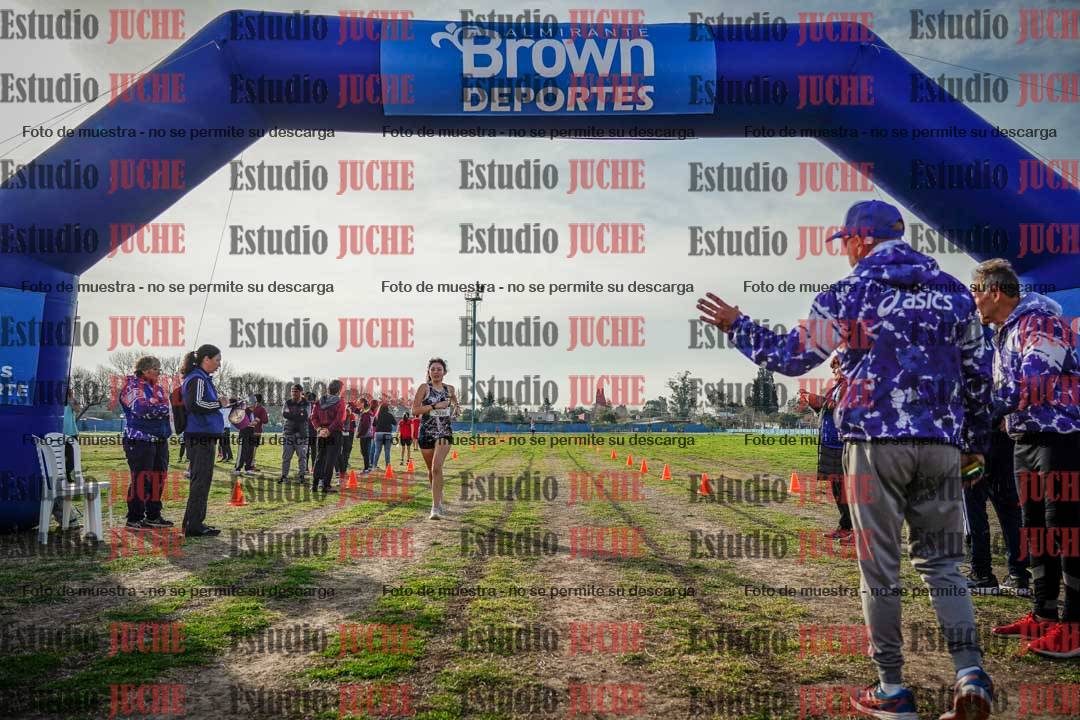 Fotos de la llegada de las postas 4 x 1000 m mixtas
