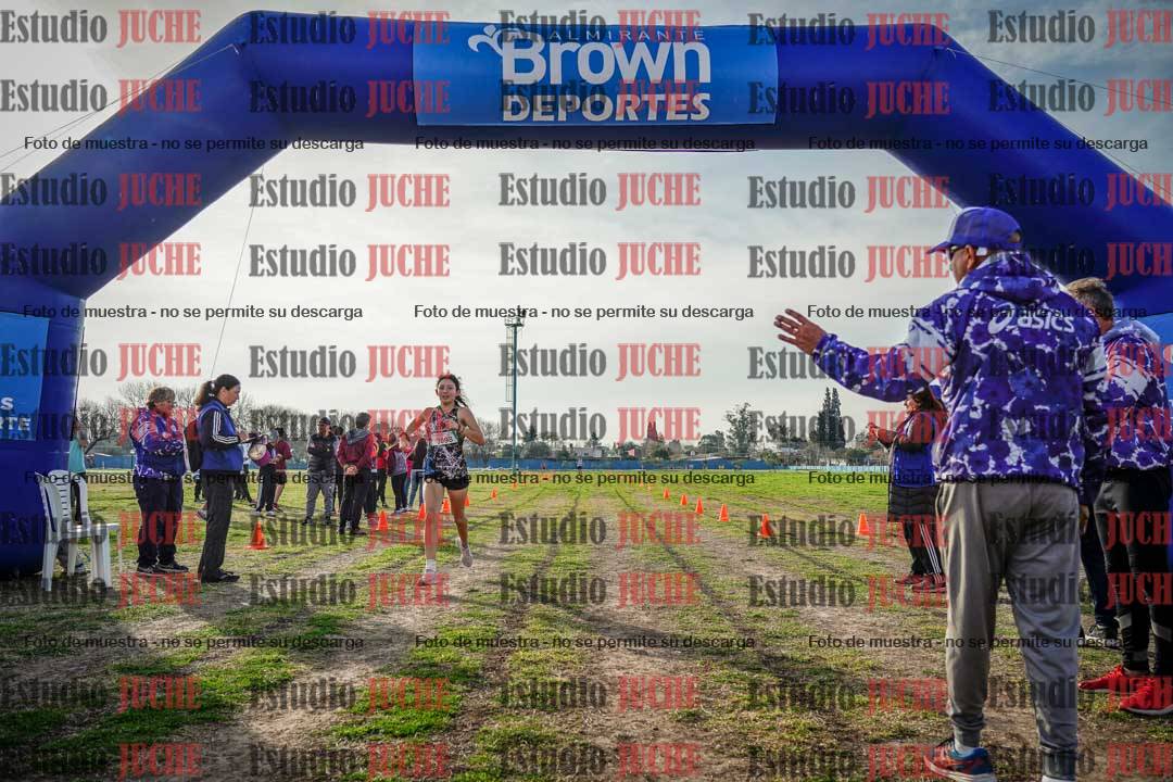 Fotos de la llegada de las postas 4 x 1000 m mixtas