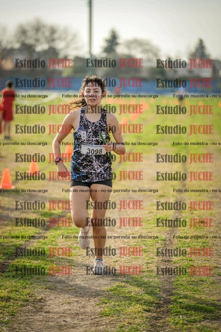 Fotos de la llegada de las postas 4 x 1000 m mixtas
