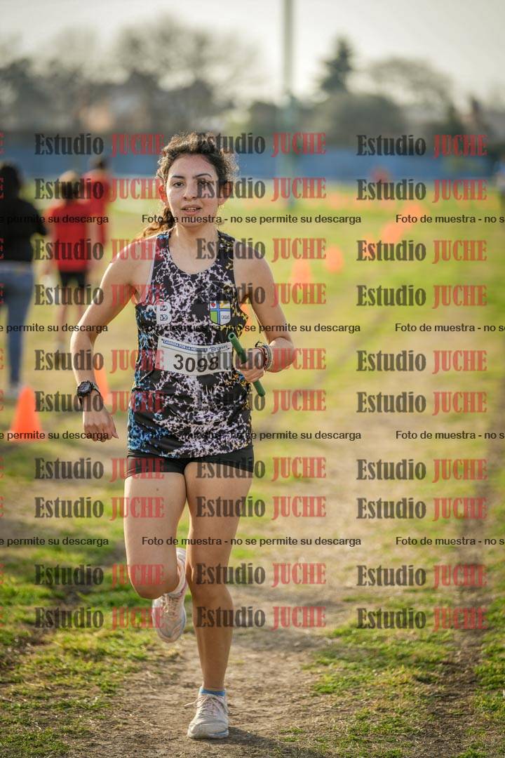 Fotos de la llegada de las postas 4 x 1000 m mixtas