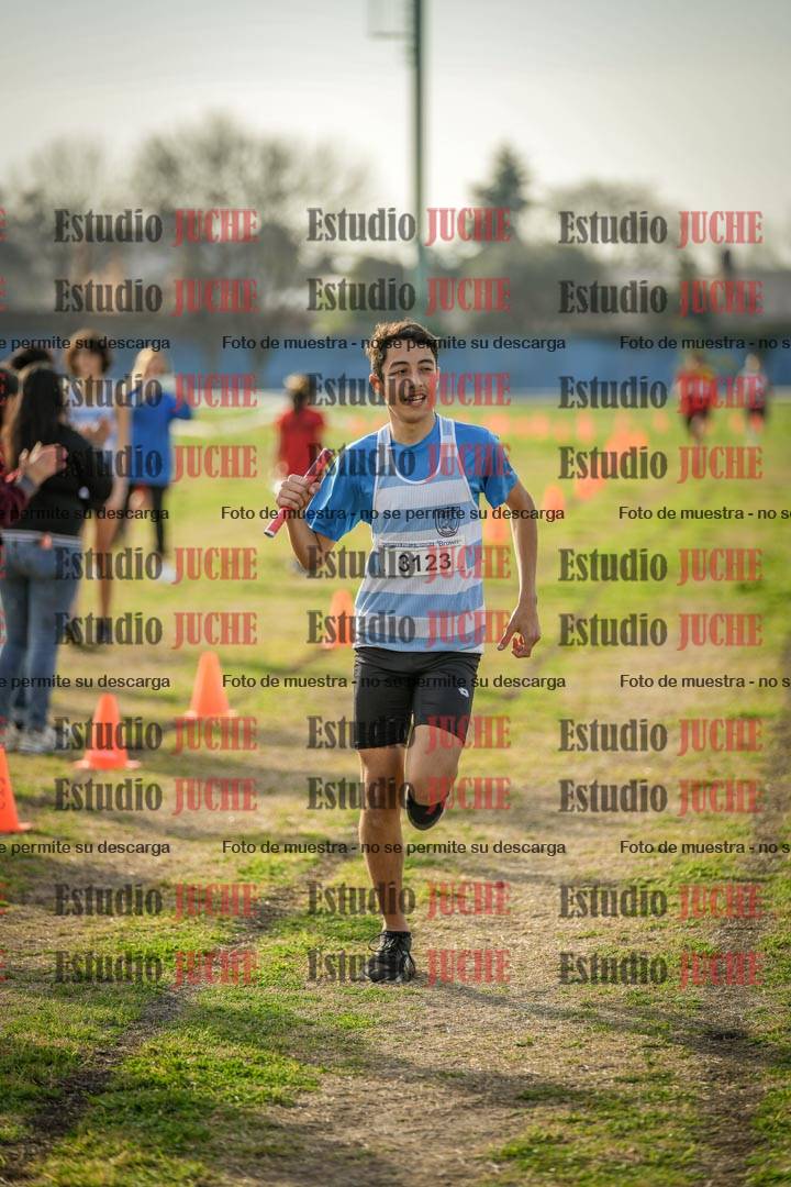 Fotos de la llegada de las postas 4 x 1000 m mixtas