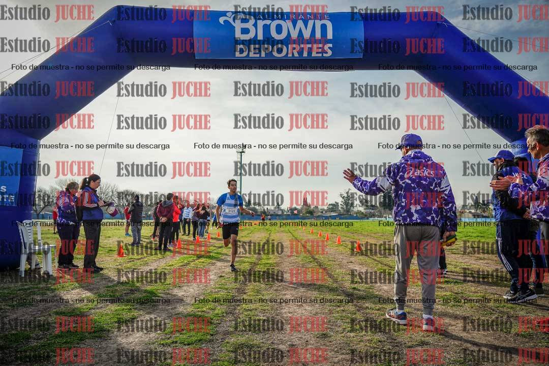 Fotos de la llegada de las postas 4 x 1000 m mixtas