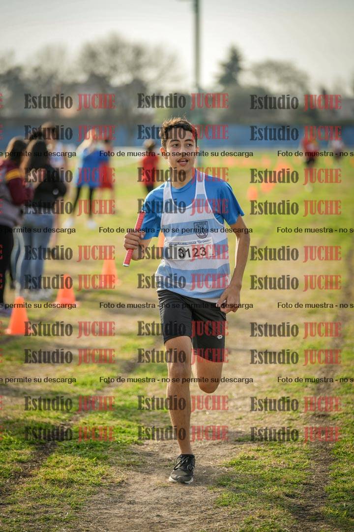 Fotos de la llegada de las postas 4 x 1000 m mixtas