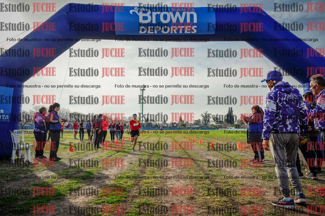 Fotos de la llegada de las postas 4 x 1000 m mixtas