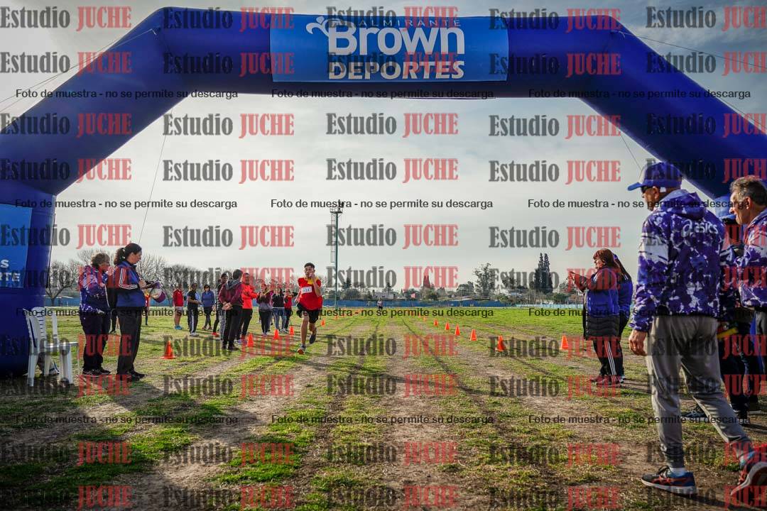 Fotos de la llegada de las postas 4 x 1000 m mixtas
