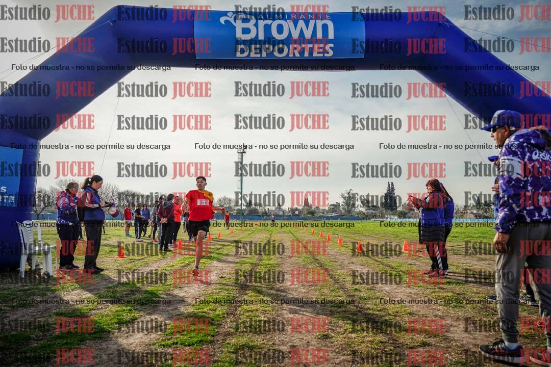 Fotos de la llegada de las postas 4 x 1000 m mixtas