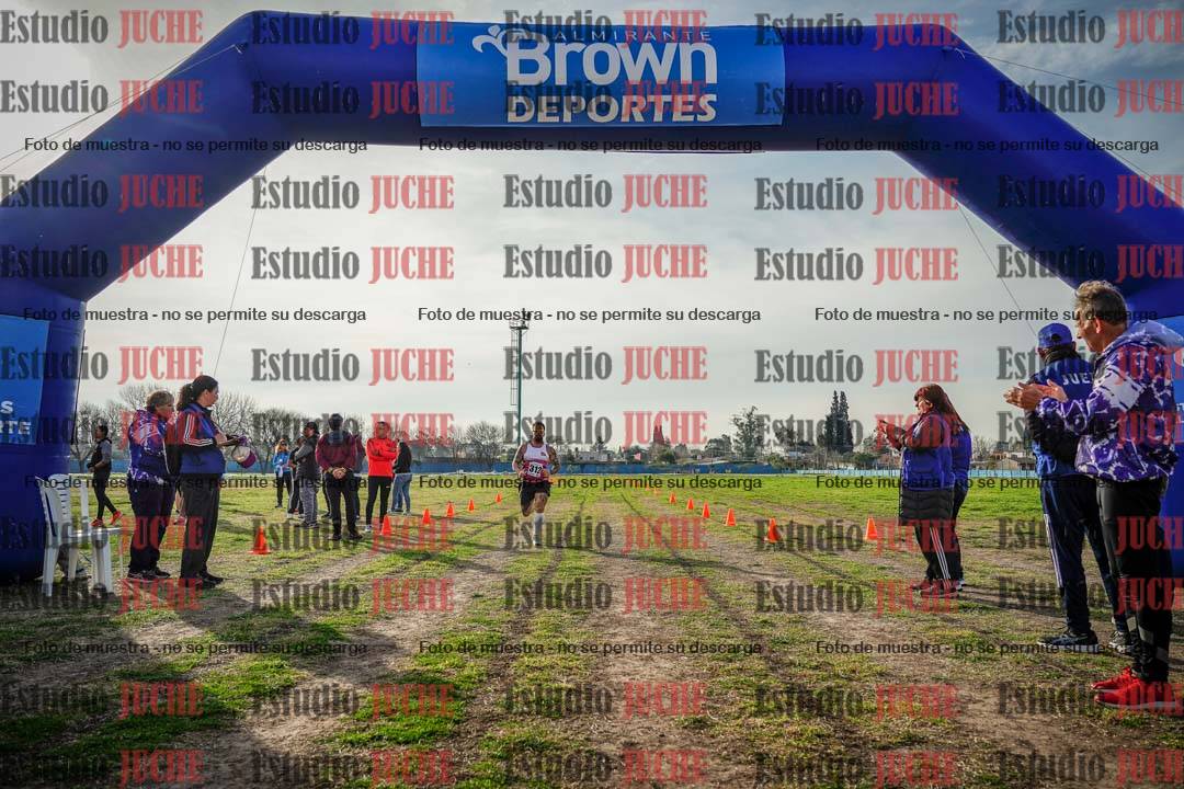Fotos de la llegada de las postas 4 x 1000 m mixtas