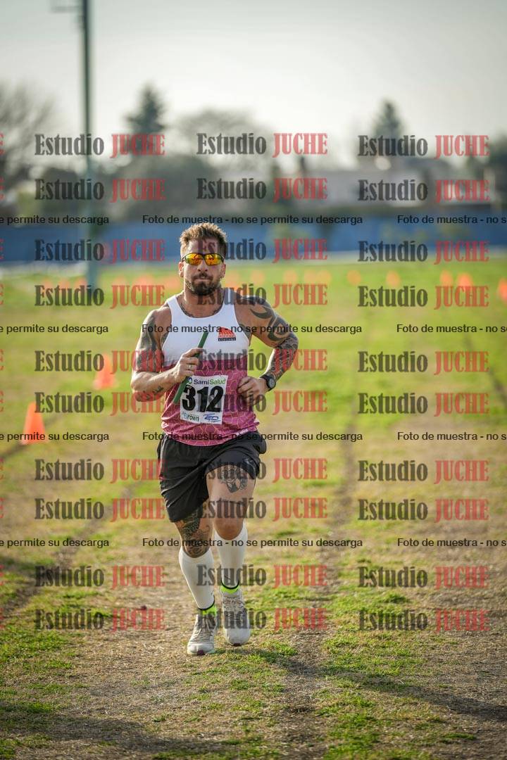 Fotos de la llegada de las postas 4 x 1000 m mixtas